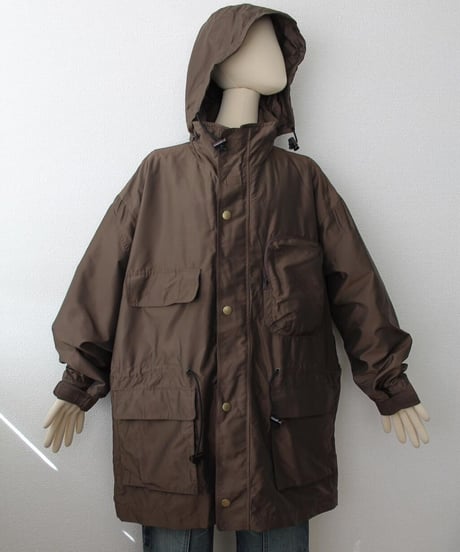 late90s like a PRADA 🍫 mountain jacket made in vietnam