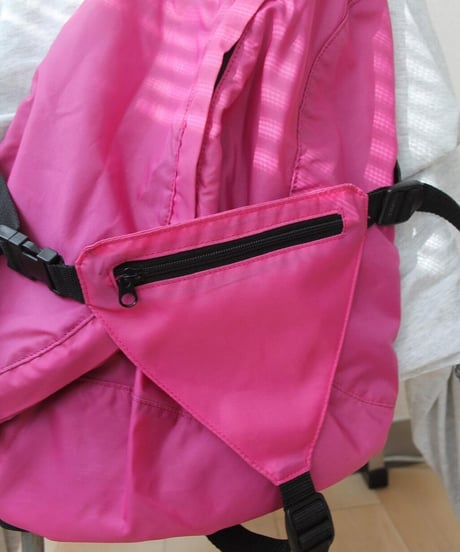 around00s 💞 pinky body bag made in china
