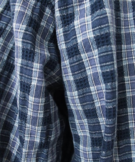90s 🥏 blue plaid shirt made in china