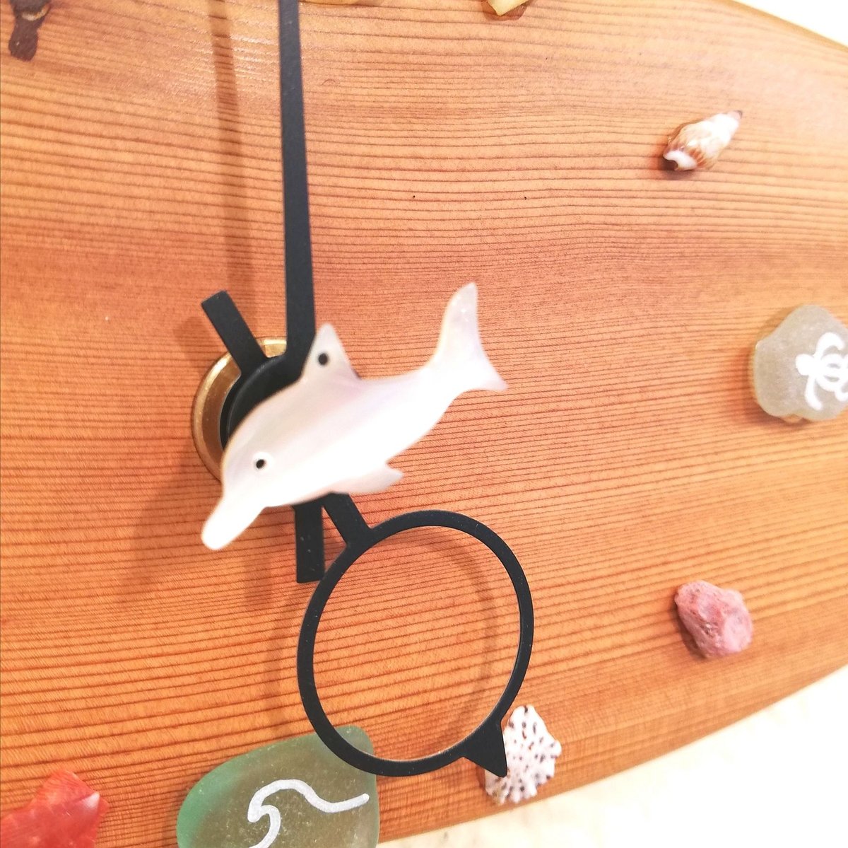 屋久杉サーフボード時計/夜光貝イルカ秒針 | honu