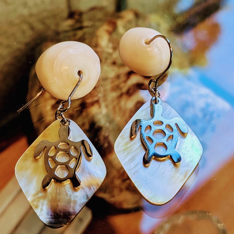 屋久島産黒蝶貝×ステンレスhonu ピアス | honu