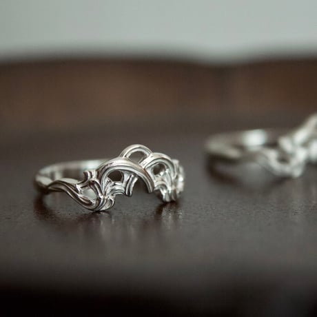 ［K10］arabesque tiara ring