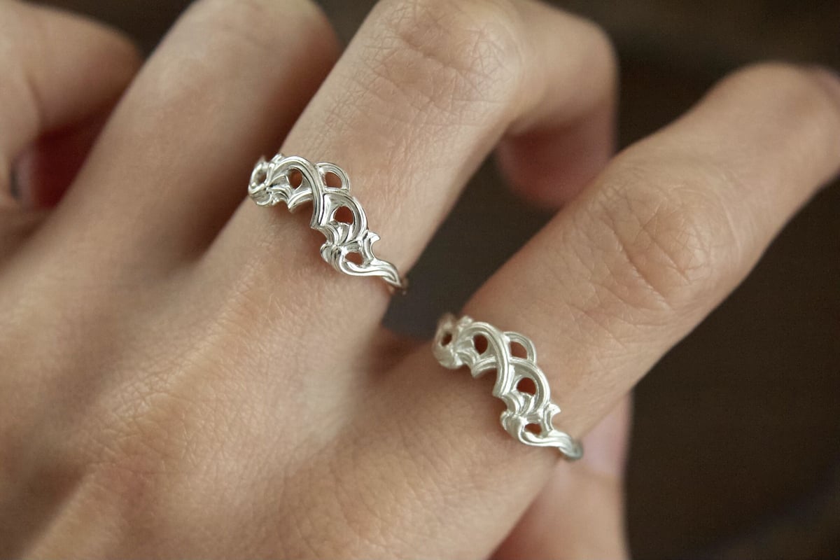 ［K10］arabesque tiara ring