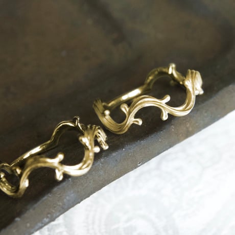 ［K18］wavy arabesque ring
