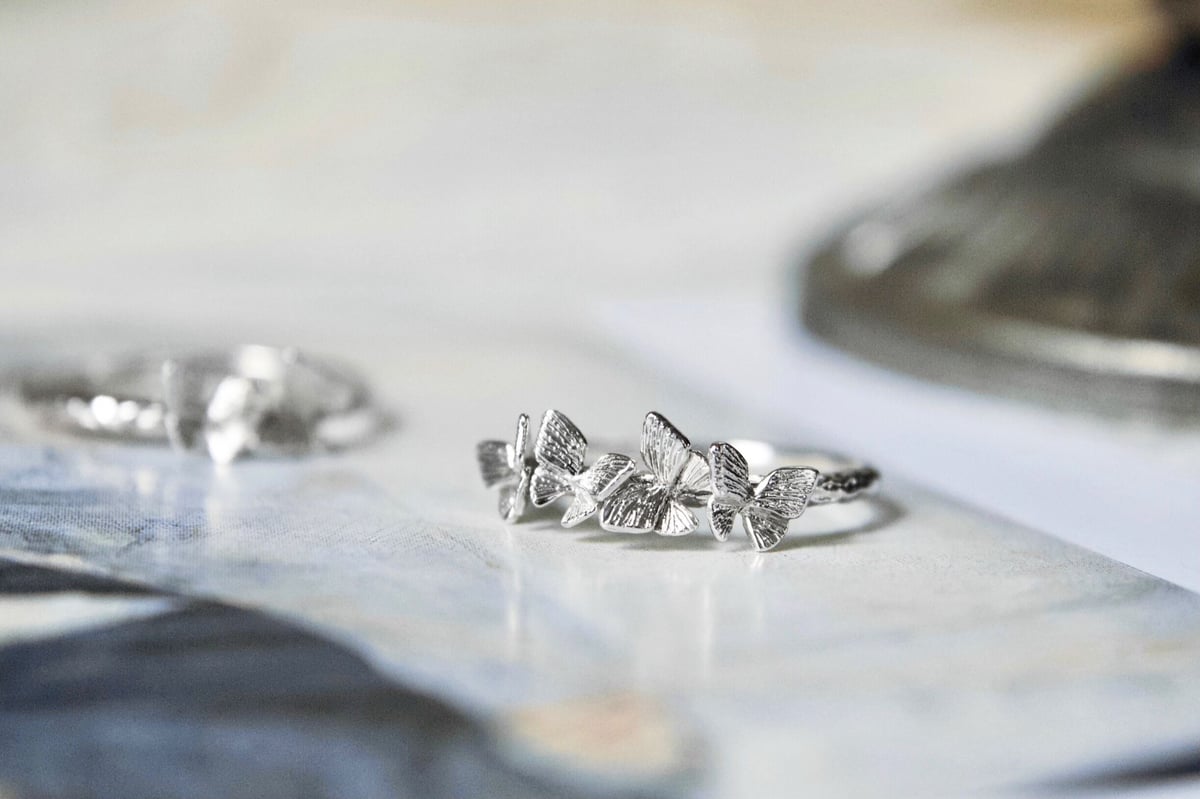 Pt900］petite butterfly dance ring | gisele