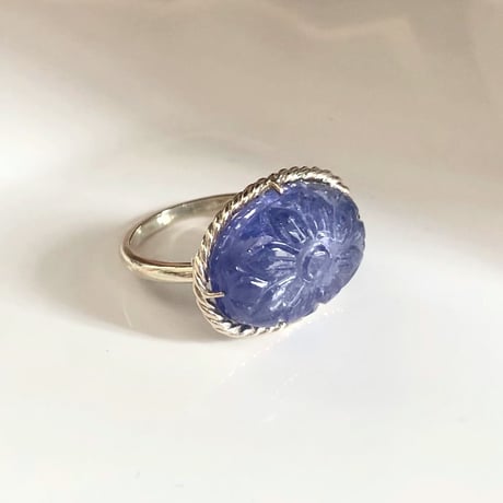 rainy flower tanzanite carving ring
