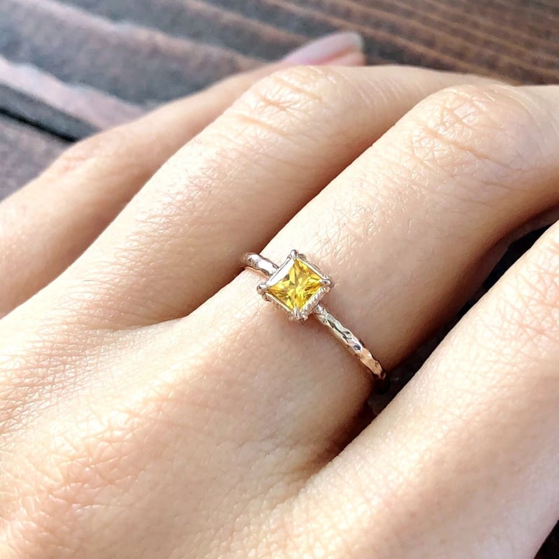 tiny twig yellow sapphire ring | gisele