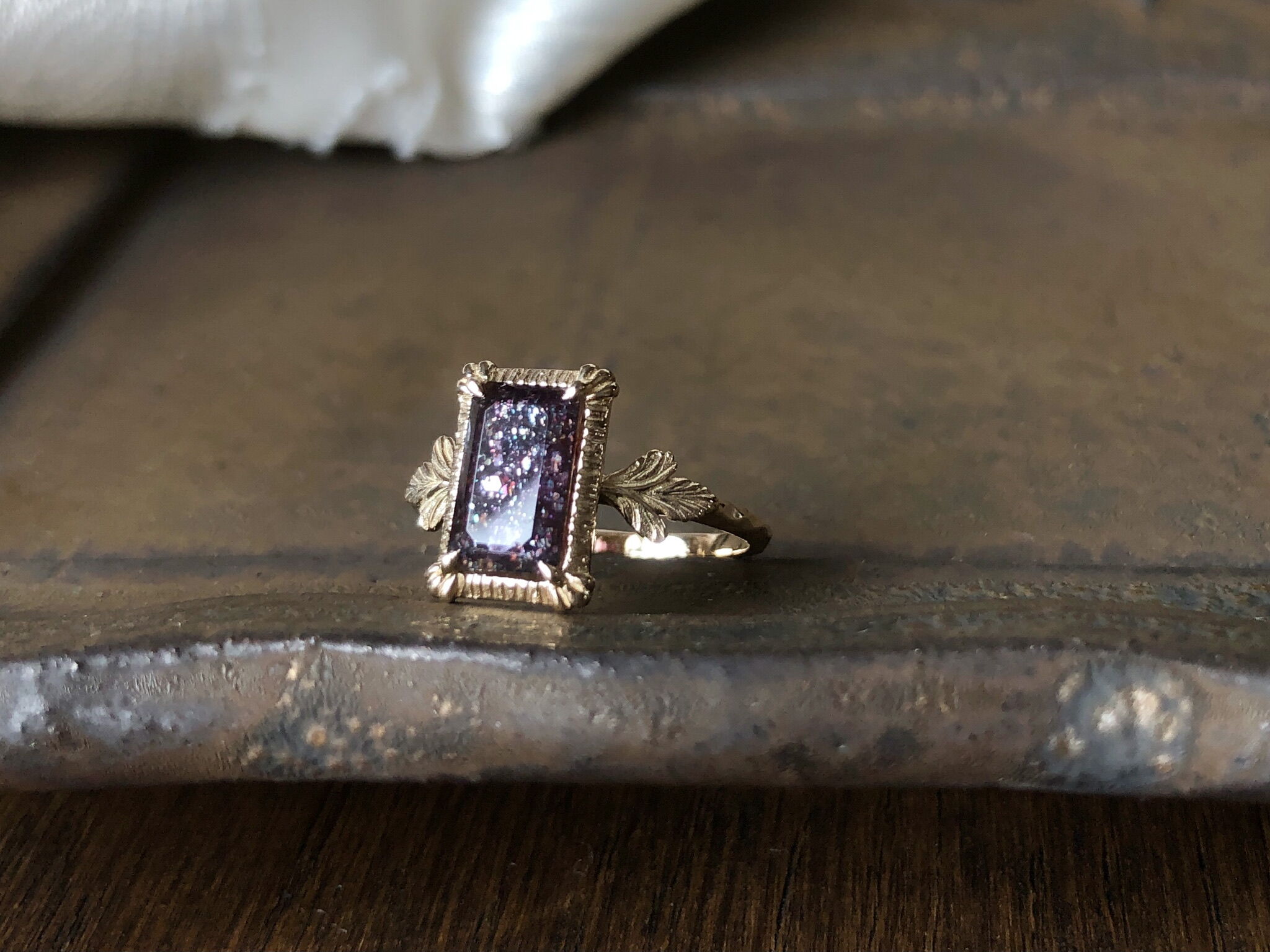 〈瞬き〉 bloodshot iolite & silk thread 耳飾り germinate bloodshot iolite ring | gisele