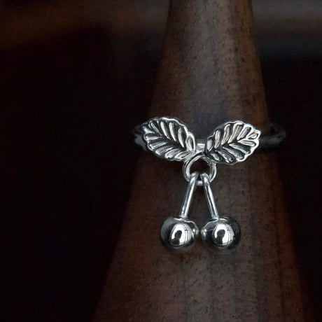 ［Pt900］cherry branch ring