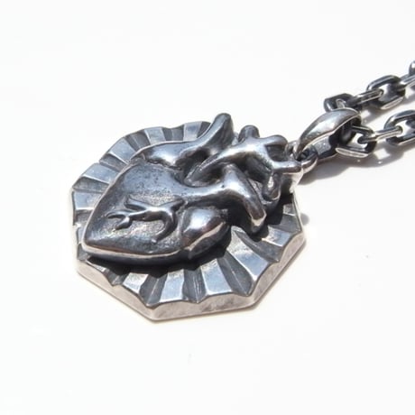 輝く心臓 necklace