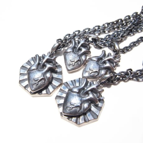 心臓 necklace