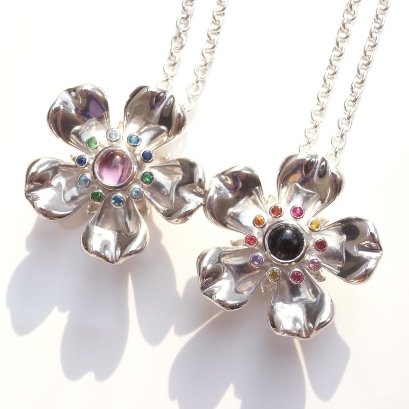 鈴木荘に咲く薔薇のネックレス | suzukiso