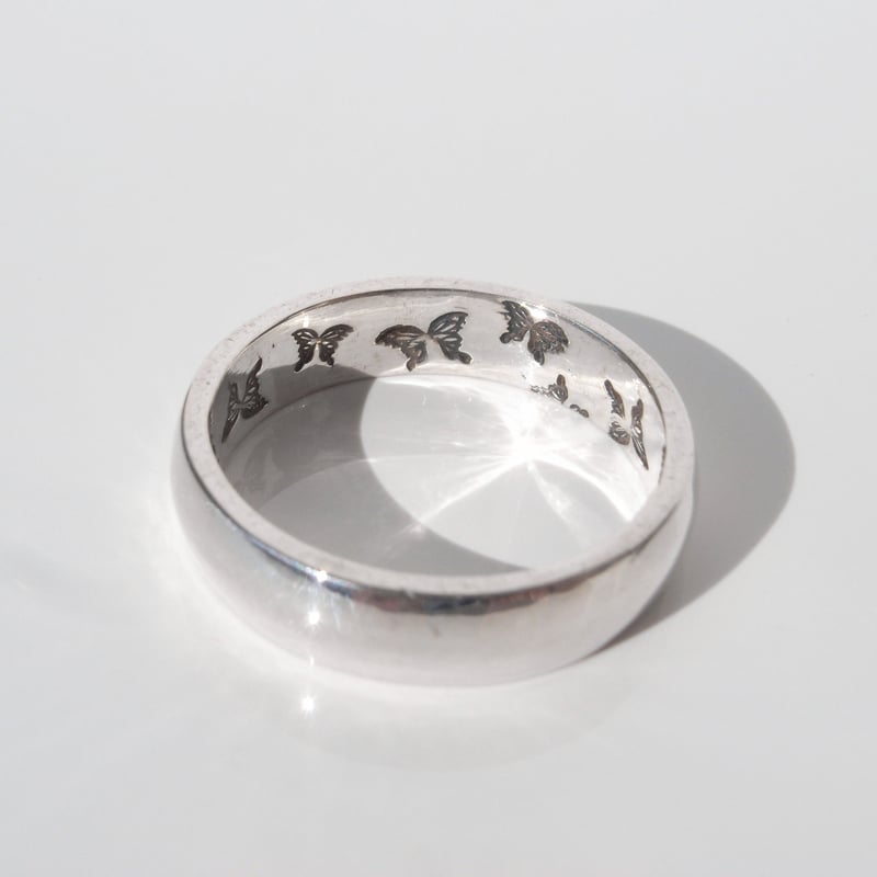 蝶の舞う指輪 | small | suzukiso