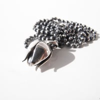 鈴木荘に咲く薔薇の蕾 necklace | small | sv