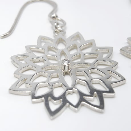 flower-lace pierce | 菊