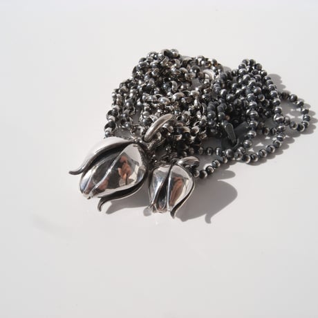 鈴木荘に咲く薔薇の蕾 necklace | small | sv