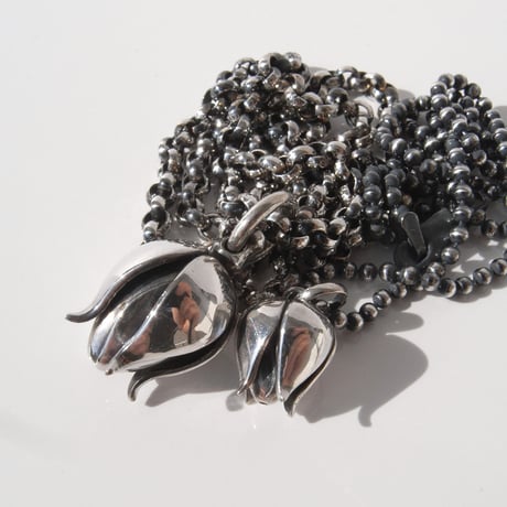 鈴木荘に咲く薔薇の蕾 necklace | large | sv