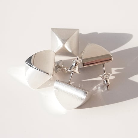 ボリューミーpierce 『studs』