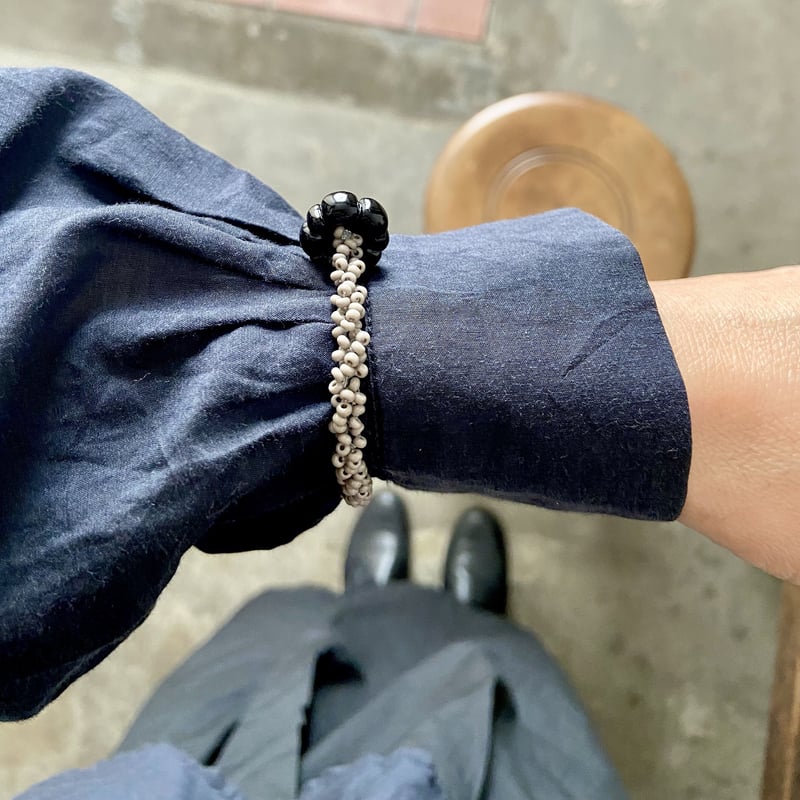 vintage gray knitting bracelet/黒花/一点物/再販なし | ha