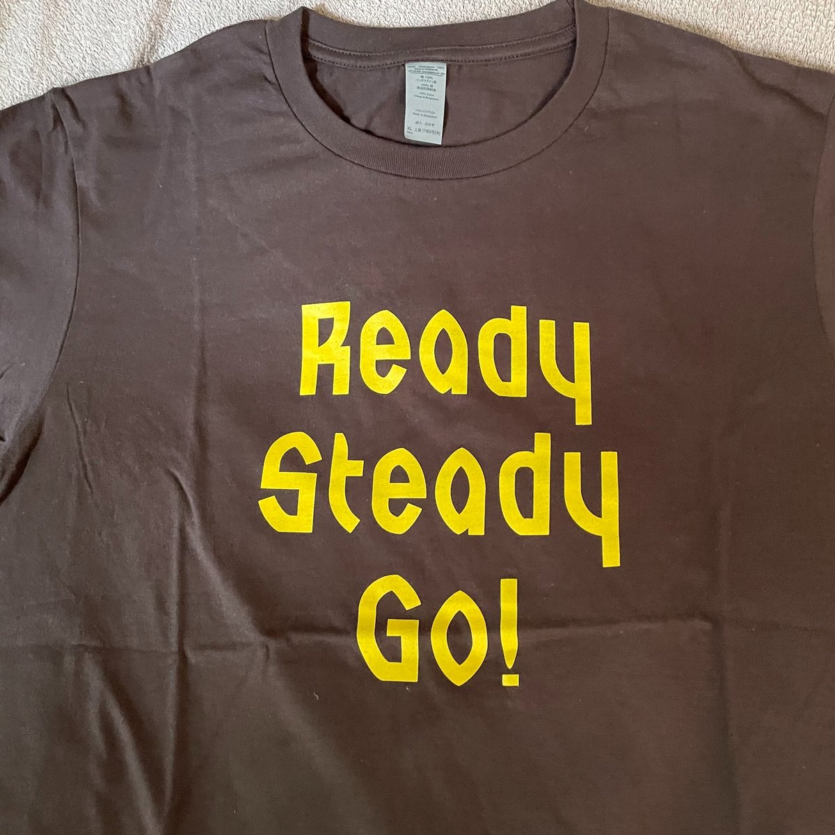 LT009 ロゴTシャツ DARK CHOCOLATE/YELLOW | Ready Stea