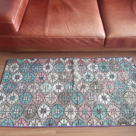 一点物ビンテージラグ（トルコ、アナトリア）花柄ラグ138 x 242 cm