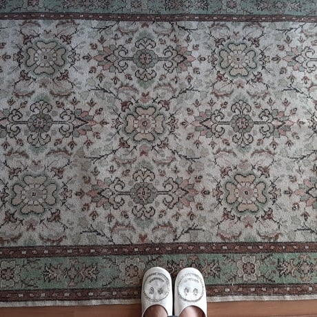 一点物ビンテージラグ（トルコ、アナトリア）花柄ラグ138 x 242 cm