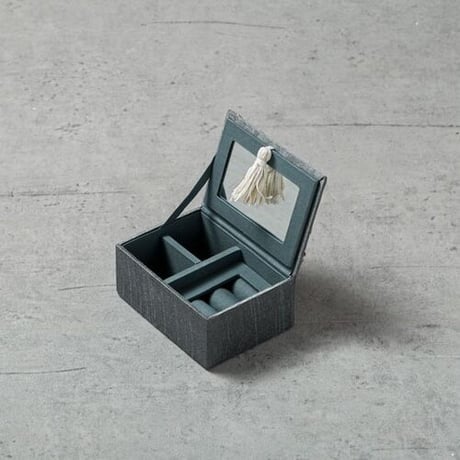 ビーズ刺繍のジュエリーボックス