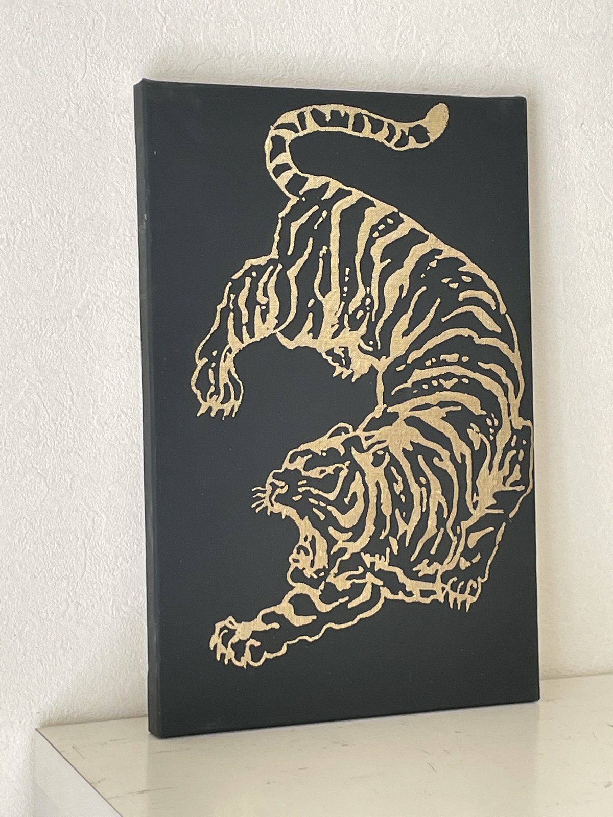 タイガー 黒に金 右 | AKIKO KONDO