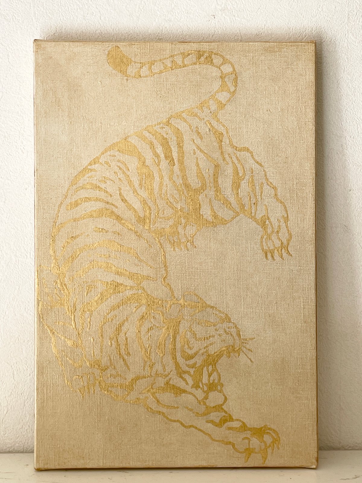 超美品！値下げ交渉あり。金箔を押した虎　アクリル画　絵画 超美品！値下げ交渉あり。金箔を押した虎アクリル画絵画
