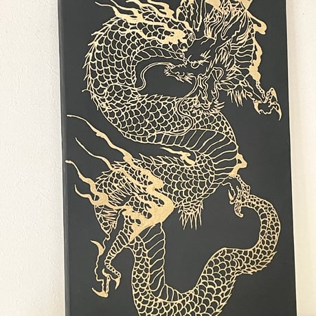 龍　黒に金