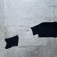 銀に黒の抽象画　2