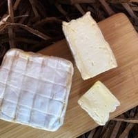 フロマージュ・ド・サリュ　1/2カット