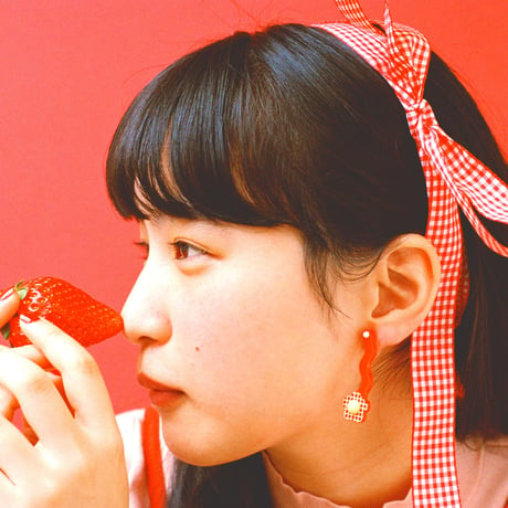 Flower Earring { strawberry }