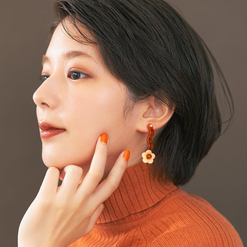Flower Earring { bekko } | HOWTOVENUS