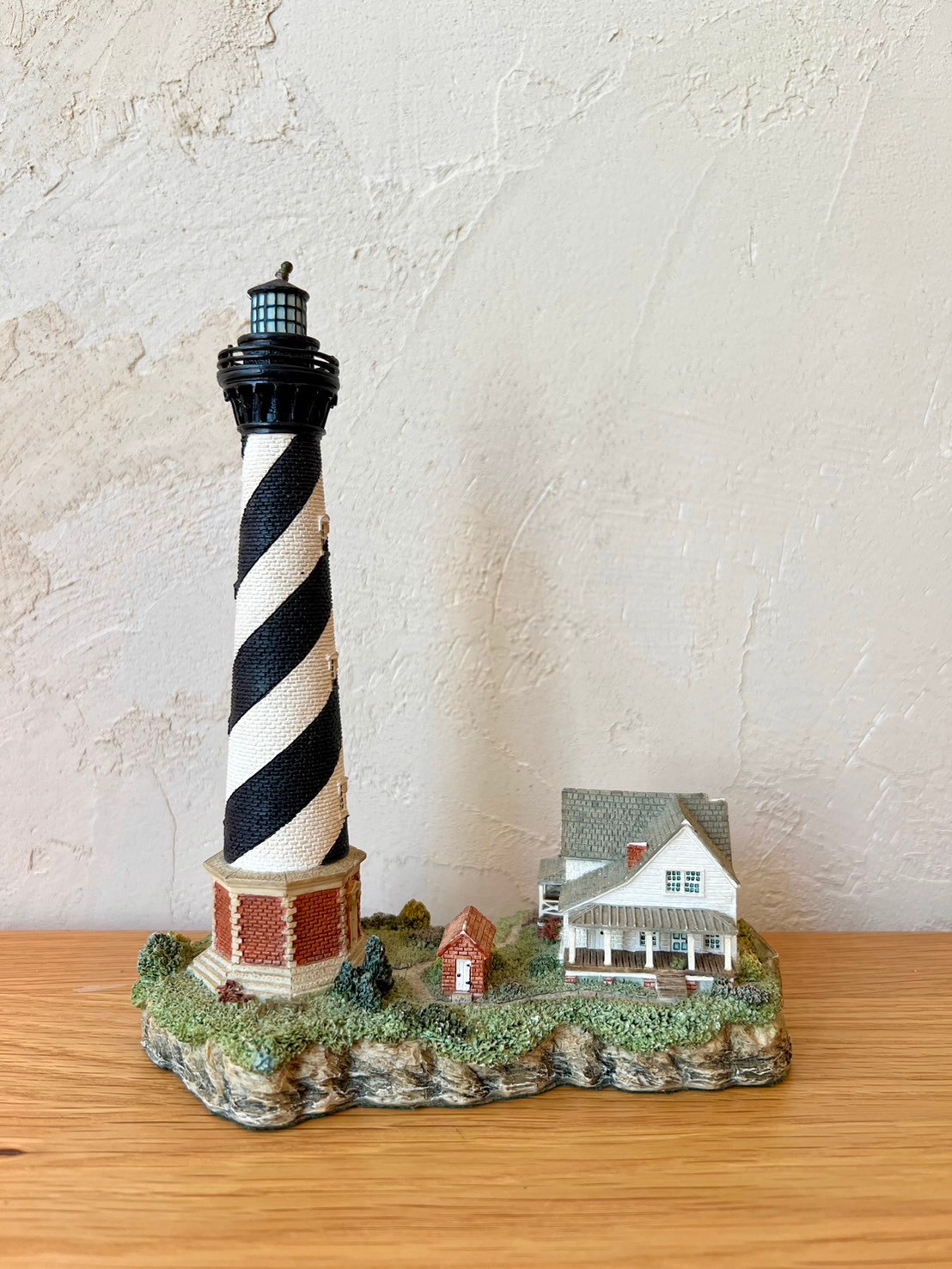 ♯61 一生行かない場所の灯台の置物 | supermarket