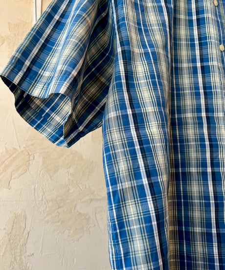 チェックに定評のあるブランドの半袖シャツ