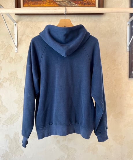 色といいダメージといいカッコいいジップパーカー