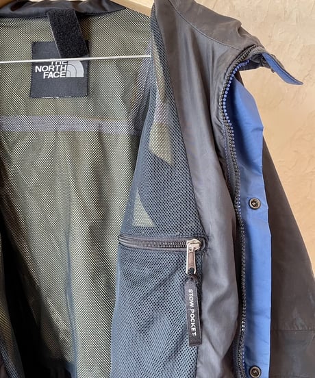 一年の半分くらい着れるグッドスペックなパーカー