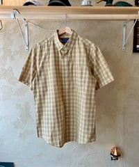 珍しく着やすい黄色の半袖シャツ