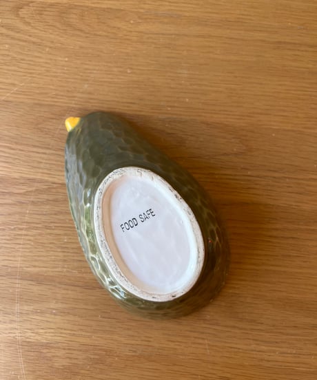 アボカドが一個ぴったり入る🥑のお皿