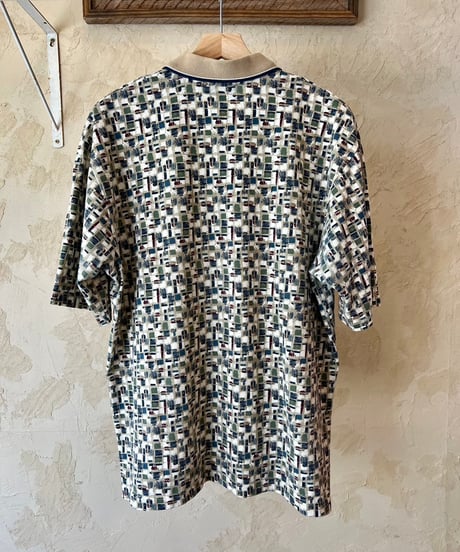 Tシャツに襟を付けただけみたいなポロシャツ
