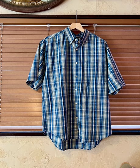チェックに定評のあるブランドの半袖シャツ