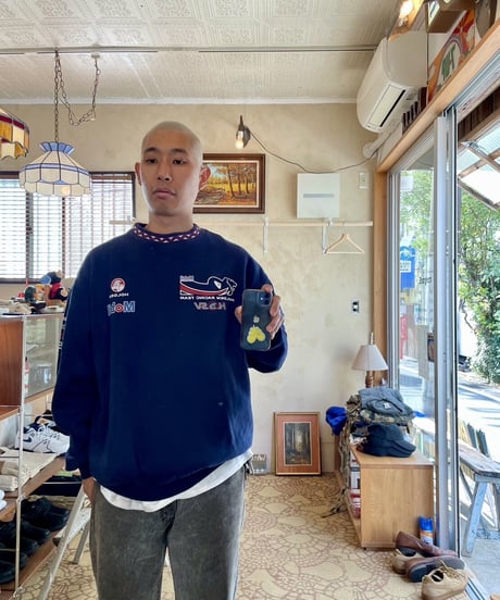 首のリブがカッコいいスウェット