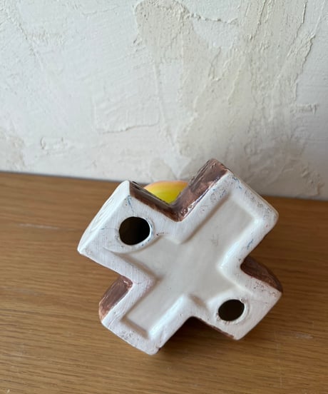室内でキャンプが味わえる陶器のオブジェ