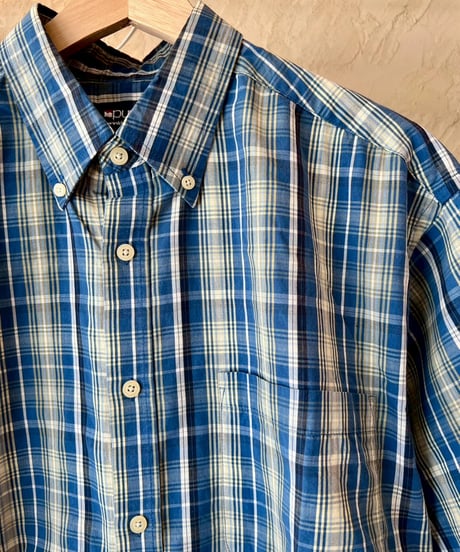 チェックに定評のあるブランドの半袖シャツ