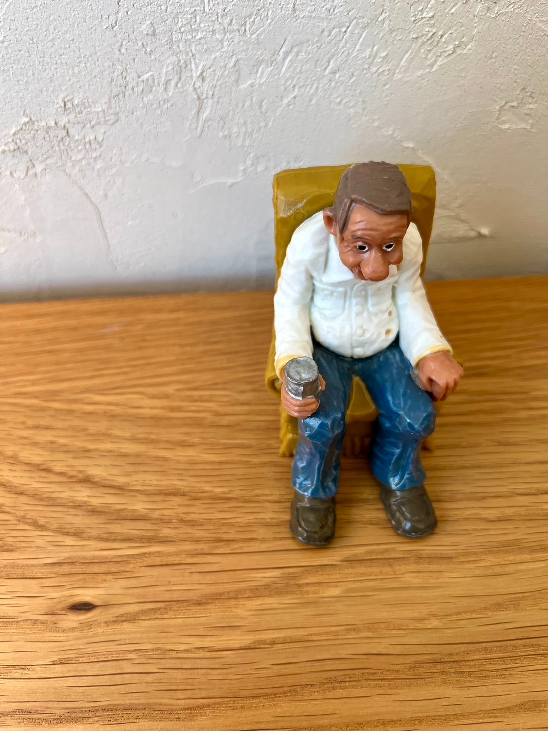 大きめ　タルに座ったお酒を飲んでるおじさん　オブジェ 大きめ タルに座ったお酒を飲んでるおじさん オブジェ 【公式通販】