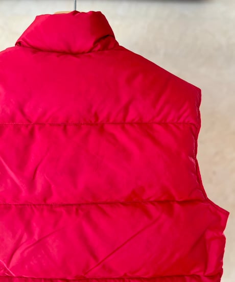 気持ちまで明るくなるダウンベスト