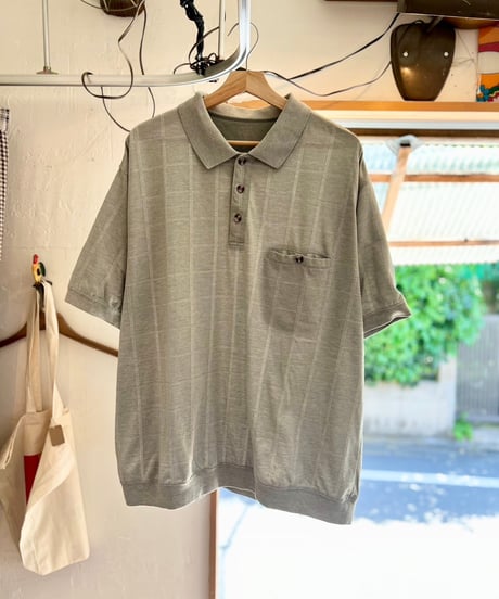 インして着ないタイプのポロシャツ