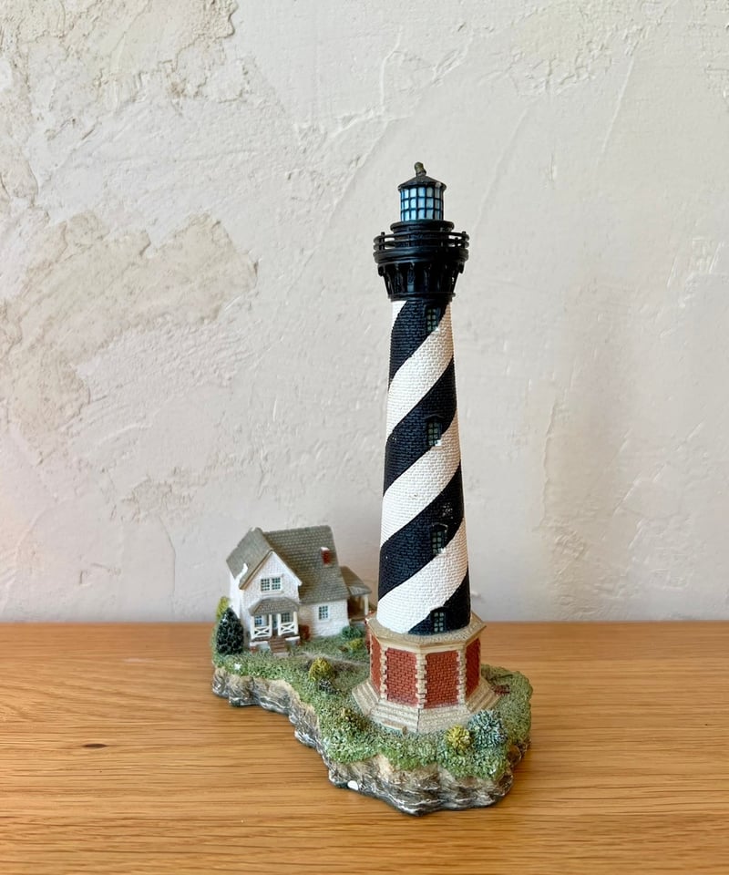 ♯61 一生行かない場所の灯台の置物 | supermarket
