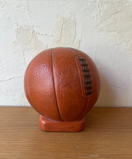 バスケットボールみたいなアメフト貯金箱